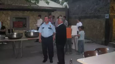 Bünyan Emniyet Müdürü İftar Yemeğinde Eşi ile Yemek Dağıttı