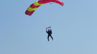 Selçuk'ta Paraşütle Atlama Turnuvası Başladı