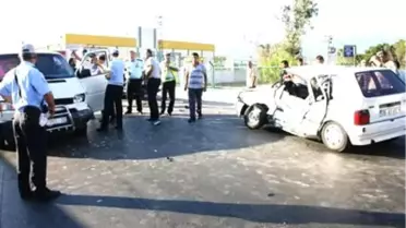 İzmir'de Trafik Kazası: 2 Yaralı