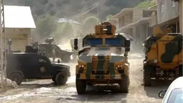 Şemdinli'de Askeri Araçların Geçişi Sırasında Konvoya Saldırı