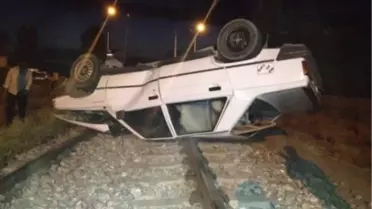 Tren Otomobile Çarptı: 1 Ölü 1 Yaralı