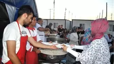 İhh'dan Depremzedelere İftar