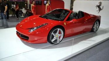 Kapısında 'Ferrari' ve 'Aston Martin' Bulunan Otel Yapacak