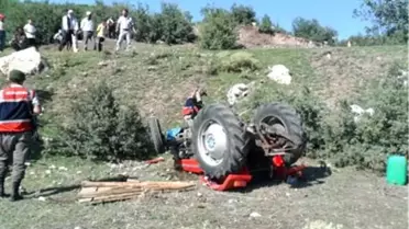 Virajı Alamayan Traktör Devrildi: 1 Ölü, 7 Yaralı