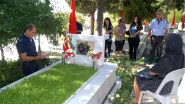 Bayram Sabahı Şehitlerine Koştular