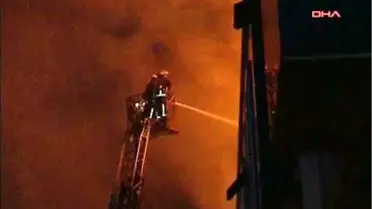 Giyim Fabrikası Alev Alev Yandı *bahçelievler'de Bir Giyim Fabrikasının Çatı Katında Yangın Çıktı.