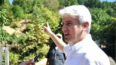 Heyelana Milletvekili El Attı