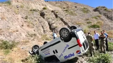 Sivas'ta Kamyonet Devrildi: 1 Ölü, 1 Yaralı (Fotoğraflı