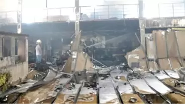 İnşaat Malzemesi Satan İş Yerinde Yangın