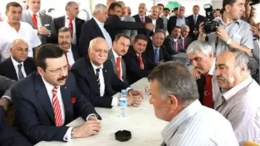 TOBB Başkanı Hisarcıklıoğlu ve Beraberindeki Heyet, Gaziantep'teki Bombalı Saldırının Meydana...