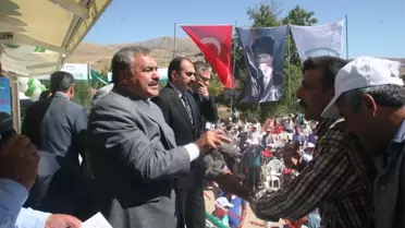 Eroğlu'nun Talimatıyla Köylüye Beç Tavuğu Dağıtıldı