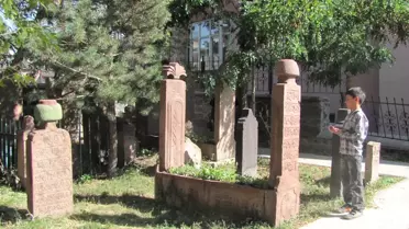 Esat Paşa Haziresi Kaderine Terk Edildi