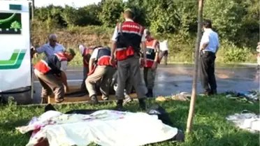 Şerit İhlali Yapan Kamyon 2 Otomobilden 3 Can Aldı