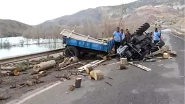 Tır, Odun Yüklü Traktöre Arkadan Çarptı: 1 Yaralı