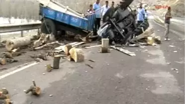 Tır, Odun Yüklü Traktöre Arkadan Çarptı 1 Yaralı