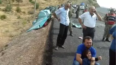 Elazığ'da Kamyon ile Minibüs Çarpıştı: 3 Ölü, 2 Yaralı