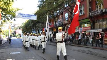 Geçit Töreni Coşkusuz Kaldı