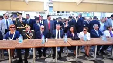 İzmir'deki Zafer Coşkusuna 8 Aylık Bebek de 80 Yaşındaki Dede de Ortak Oldu
