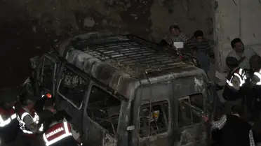 Konya'da Köprü İnşaatı Çukuruna Düşen Minibüs