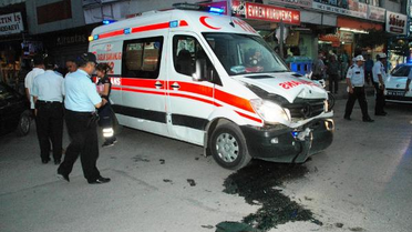 Alkollü Sürücü Kamyonetle Hasta Taşıyan Ambulansa Çarptı