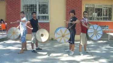 Burhaniyeli Gençlerden Davul Şov