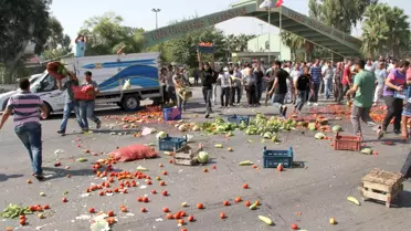 Adana'da Hal Esnafı Yol Kapattı