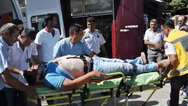 Yük Treni Otomobile Çarptı: 3 Yaralı