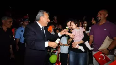 Bayrağını Al da Gel!