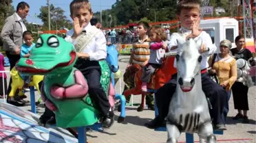Afyon'daki Patlama Nedeniyle Sünnet Şöleni İptal Edildi, Çocuklar Lunaparkta Eğlendi