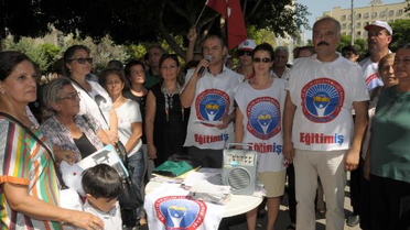 Adana'da Sendikacı Öğretmenlerden 4+4+4'e Karşı İmza Kampanyası