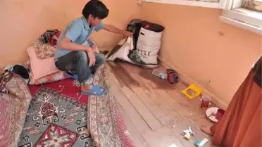 Kars Afganlılar Kars Valiliği Önünde Eylem Yaptı Afganlılar Kars Valiliği Önünde Eylem Yaptı