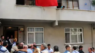 Şehit Polisin Baba Evine Ateş Düştü