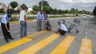 Yol ve Yaya Geçidi Çizgi Çalışmaları Sürüyor