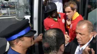 Galatasaray İngiltere'ye İner İnmez Olay