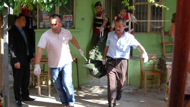 Arkadaşını Köy Kahvesinde Kurşunladı
