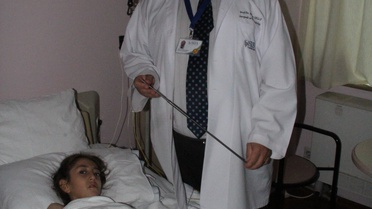 Sırtında İki Manyetik Çubukla Yaşacak