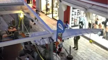Planör, Alışveriş Merkezine Çakıldı