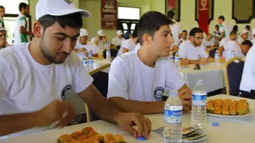 Baklavayı En Kısa Sürede Yemek İçin Yarıştılar