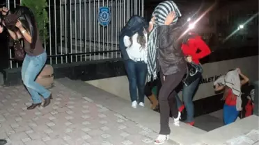 Fuhuştan Yakalandı, Poz Verdi