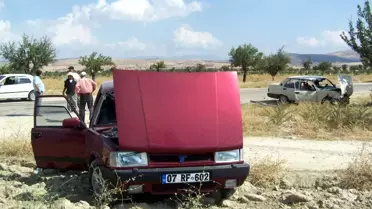 Antalya'da Trafik Kazası: 3 Yaralı