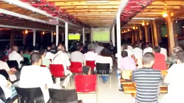 Gezi Teknesinde Maç Keyfi