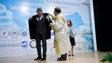 Bakir İzzetbegoviç'e Fahri Doktora Unvanı