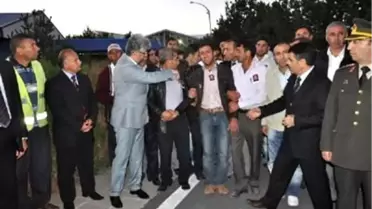Karslı Şehidin Evi Bayraklarla Donatıldı (2)