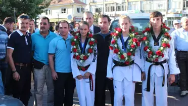 Şampiyon Tekvandoculara Coşkulu Karşılama