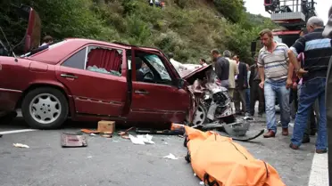 Trabzon'da Hastane Önünde Kaza: 1 Ölü, 2 Yaralı