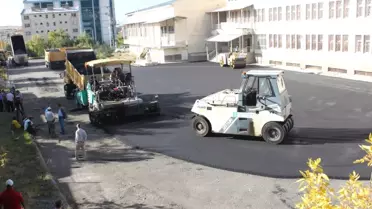 Palandöken Belediyesi Cami ve Okul Bahçelerini Asfaltlıyor