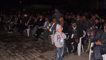 Çocuk Gelin, Filmini Yazlık Sinemada Rol Arkadaşı Köylülerle İzledi