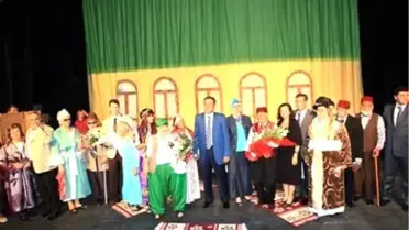 'Huzurevi Tiyatrosu'ndan Alkış Topladı