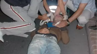 Motosiklet Yayaya Çarpıp Yoldan Çıktı: 2 Yaralı