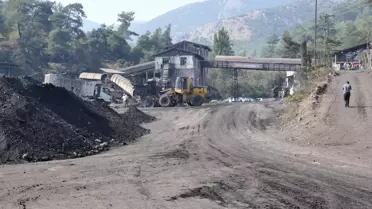 Maden Ocağı Yangınında Yaralanan İşçilerden 2'si İzmir'e Sevk Edildi